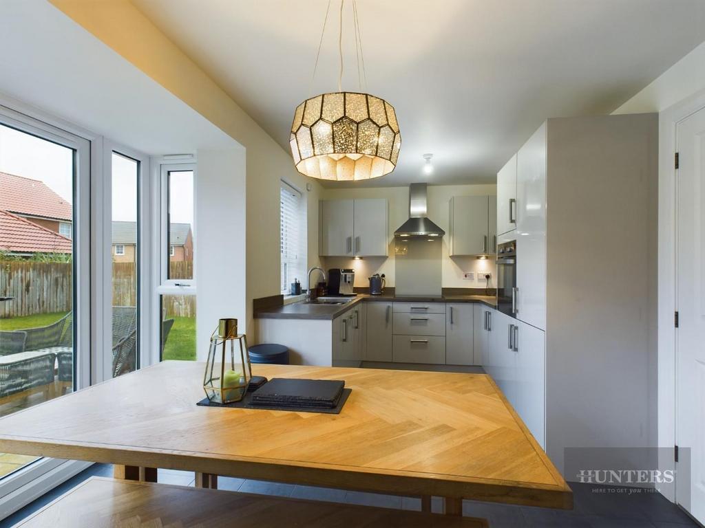 Kitchen  / Dining