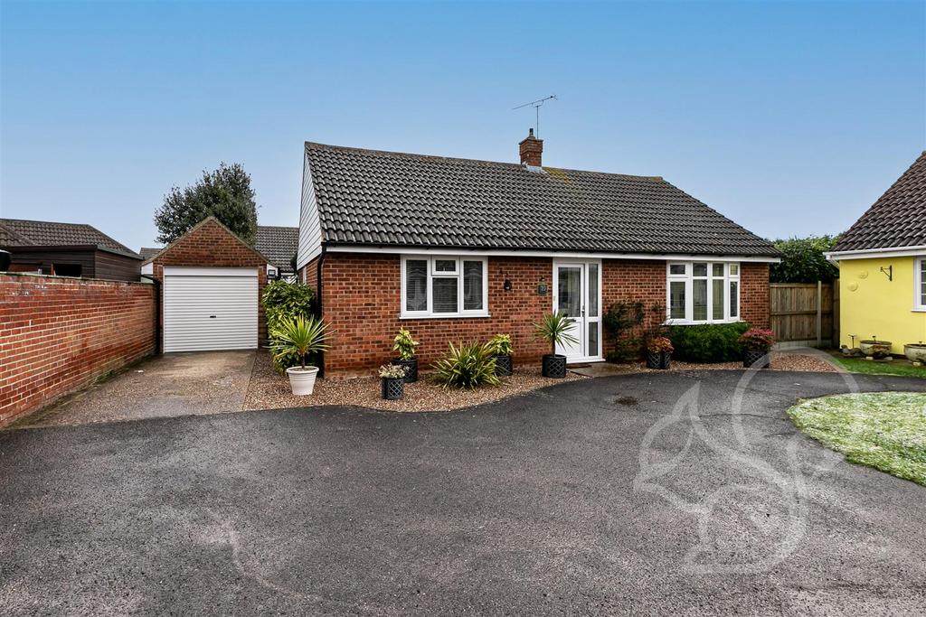 Woodfield Drive, West Mersea Colchester CO5 2 bed detached bungalow for