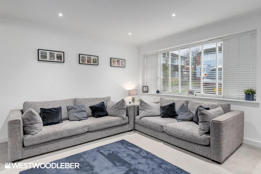 Goodwood Close, Hoddesdon EN11 3 bed terraced house £469,995