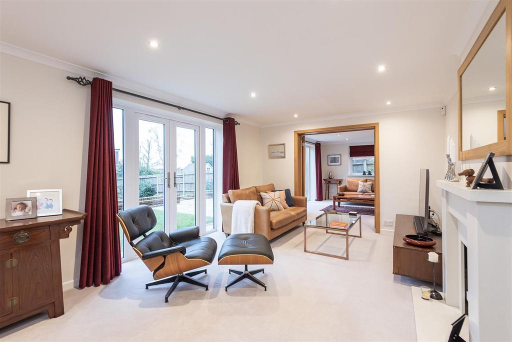 Roundwood Park, Harpenden 5 bed detached house for sale £1,589,995