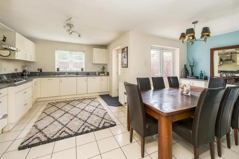 80 Brickbridge Lane, Wombourne, Wolverhampton, WV5 0BB