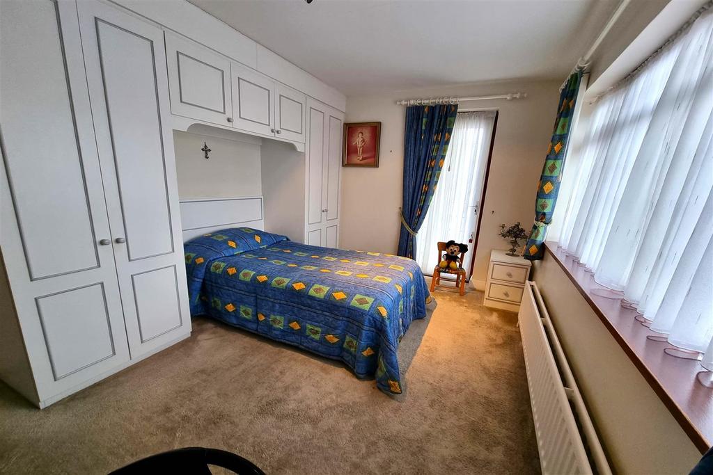 Bedroom 3: