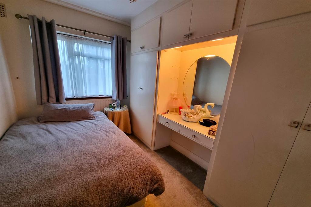 Bedroom 4: