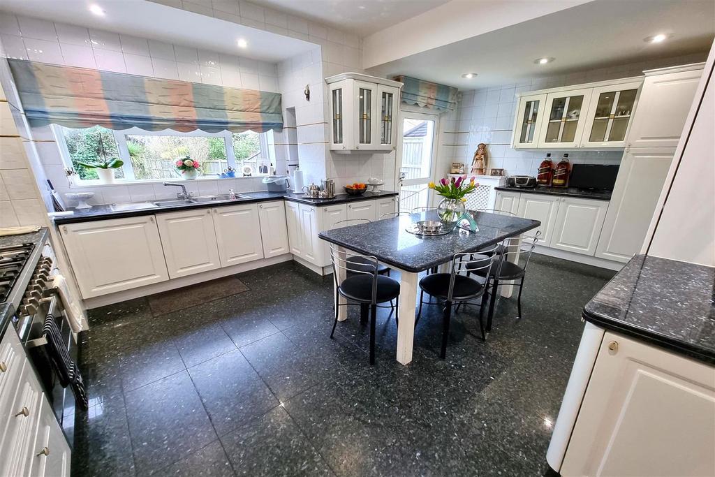 Fitted kitchen/diner: