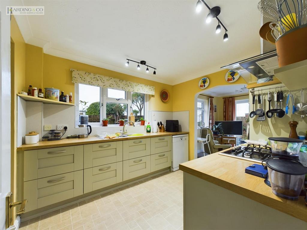 Kitchen .3.jpg