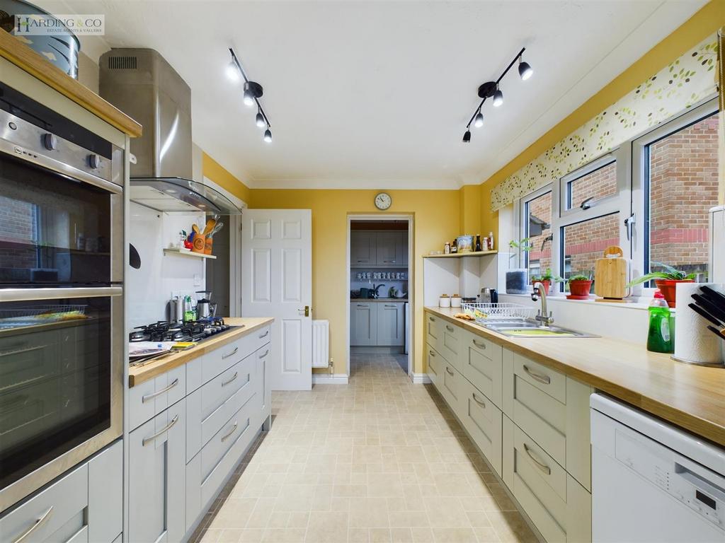 Kitchen .6.jpg