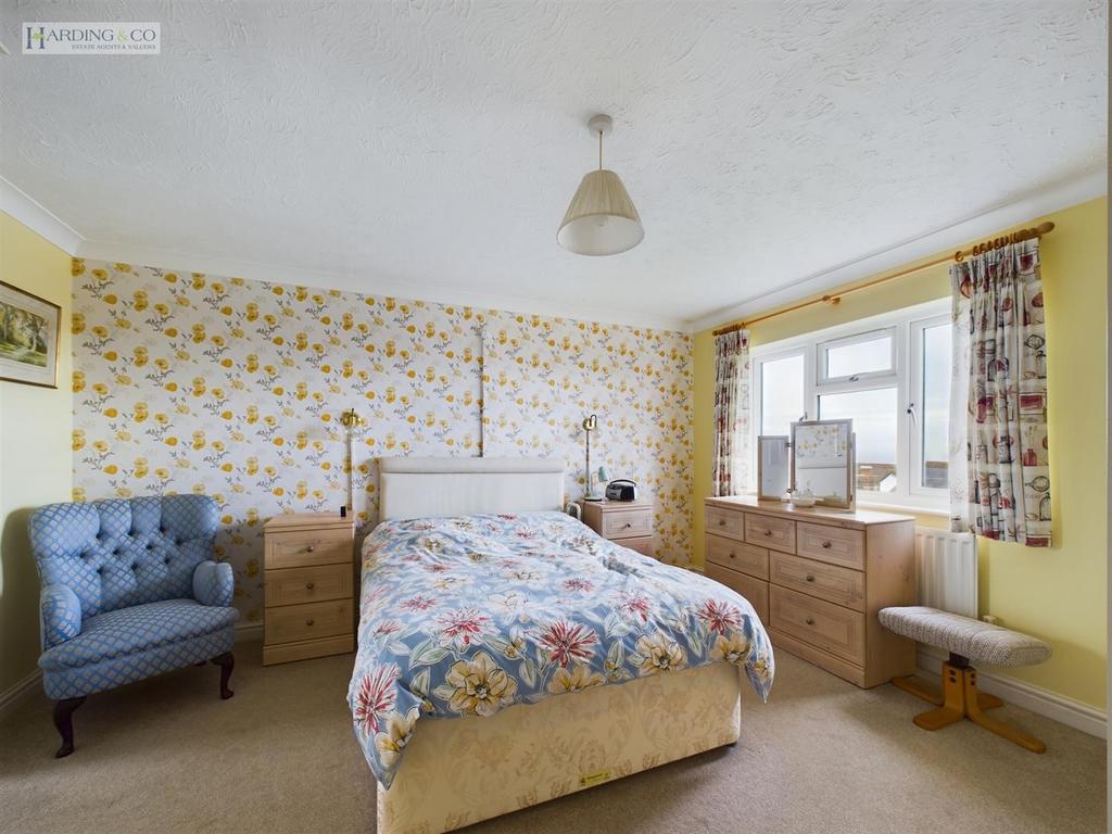 Bedroom 1.jpg