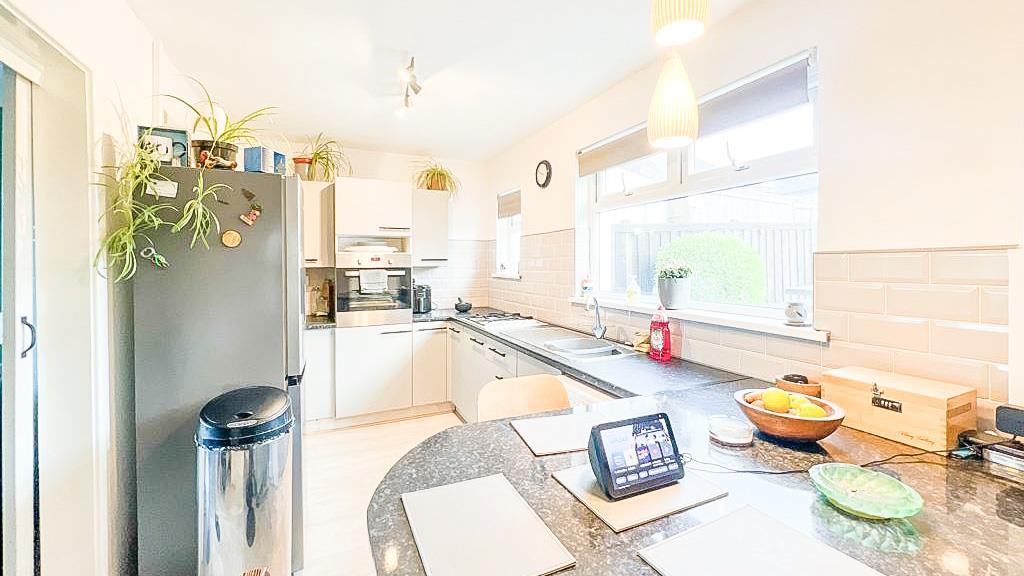 Kitchen/ Breakfast Room