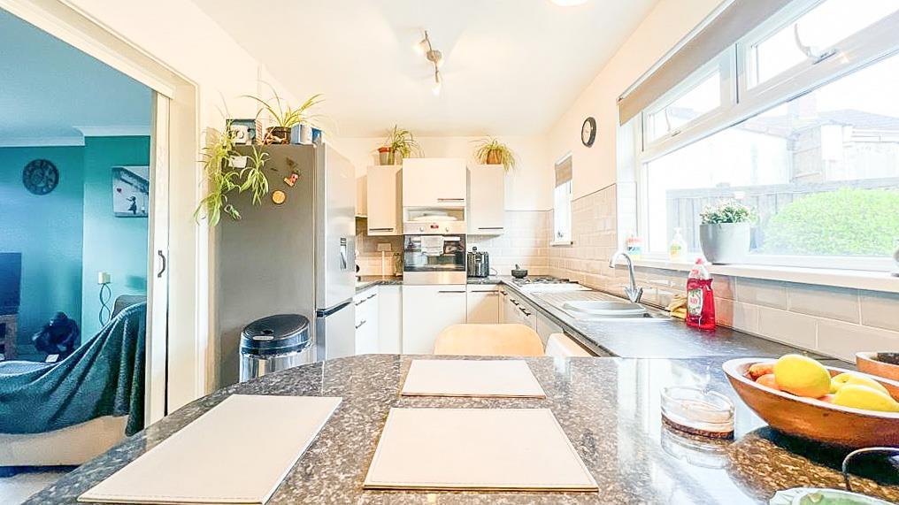 Kitchen/ Breakfast Room