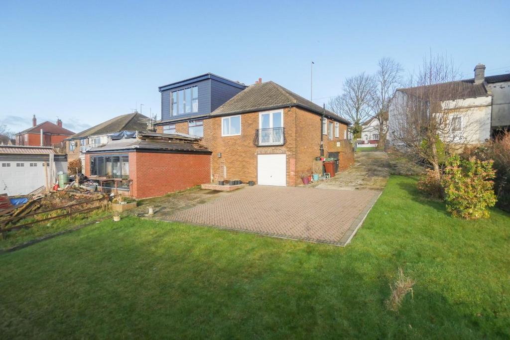 Waterloo Road, Pudsey 2 bed semidetached bungalow £200,000