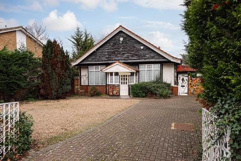 388 Chessington Road, Epsom, KT19 9EG