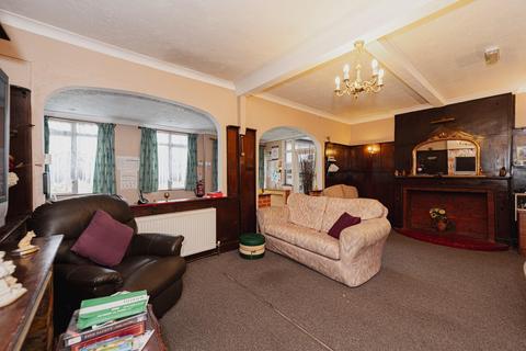 388 Chessington Road, Epsom, KT19 9EG