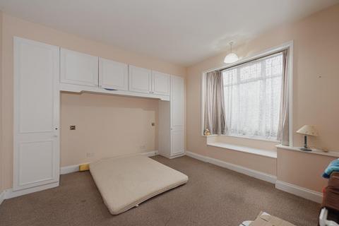 388 Chessington Road, Epsom, KT19 9EG