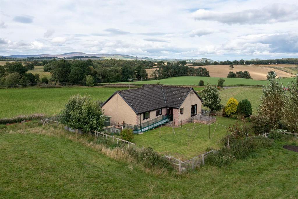 McRitch Farm, Alyth PH11 4 bed detached bungalow for sale £370,000
