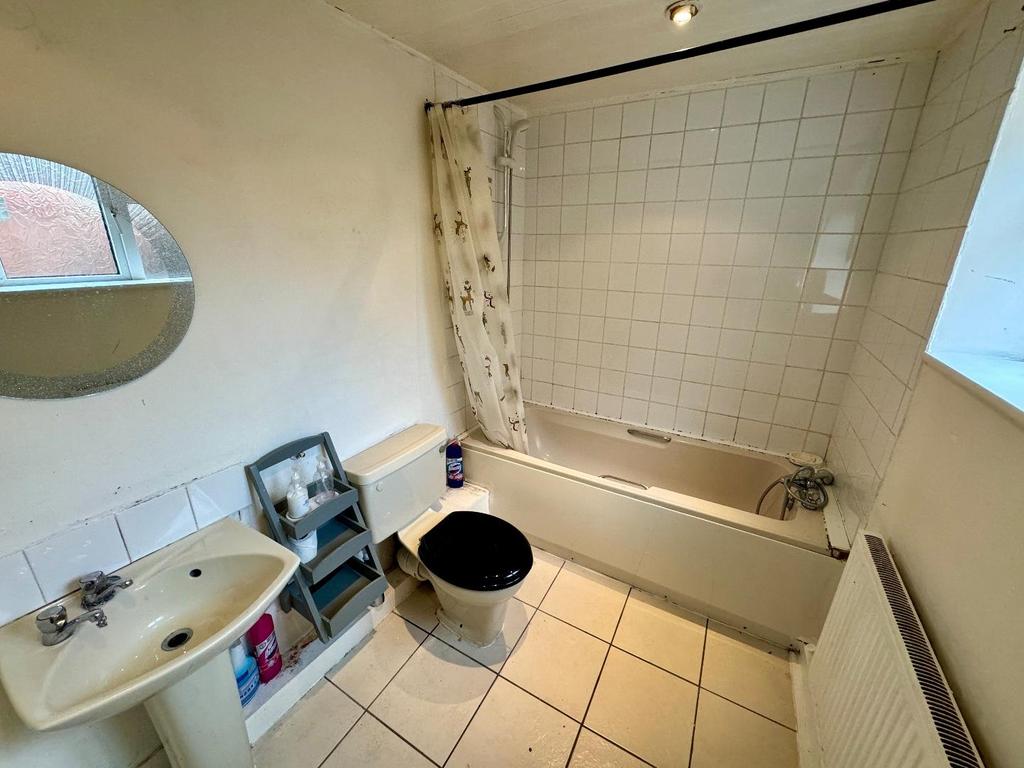Ground floor bathroom/w.c.