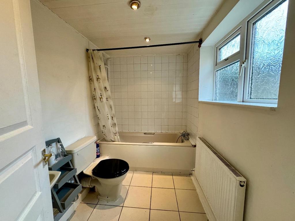Ground floor bathroom/w.c.