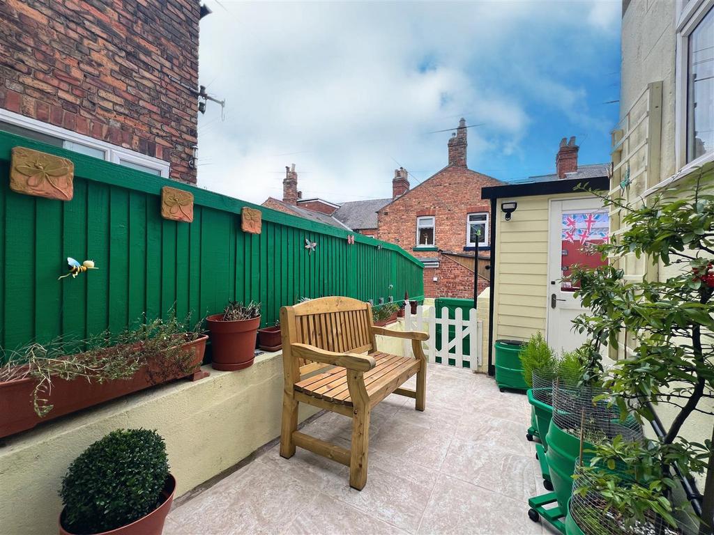 Beechville Avenue, Scarborough 2 bed terraced house for sale £170,000