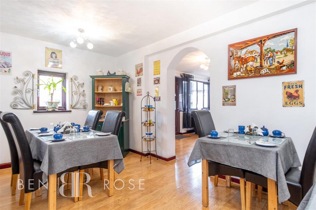 Dining/Breakfast Room