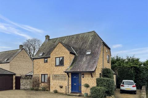 3 bedroom detached house for sale, Coldicotts Close, Chipping Campden