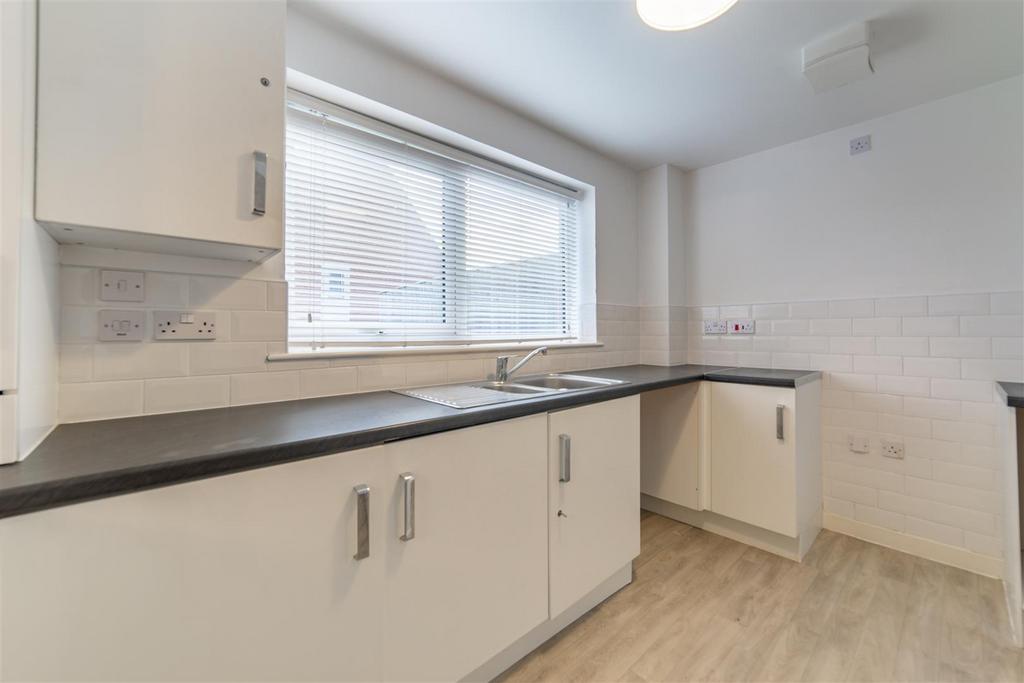 Chester Pike, The Rise, Whickham View, NE15 2 bed apartment to rent £