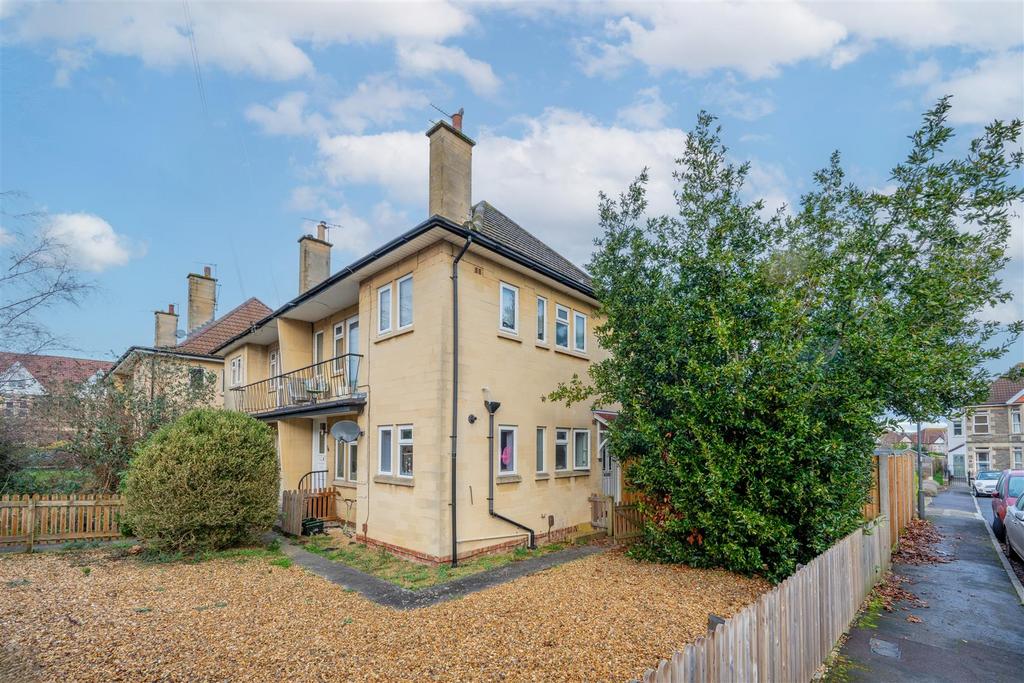 St. Keyna Road, Keynsham, Bristol 2 bed flat for sale £270,000