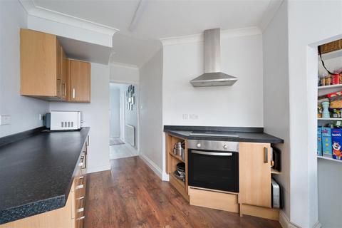 5 Chapel Way, Epsom, KT18 5TE