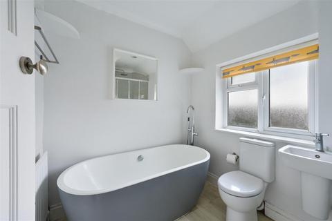 5 Chapel Way, Epsom, KT18 5TE