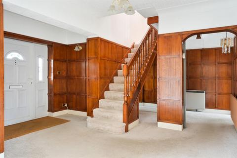 44 Southway, Carshalton, SM5 4HW
