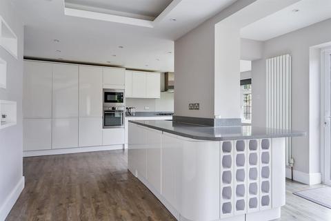 44 Southway, Carshalton, SM5 4HW