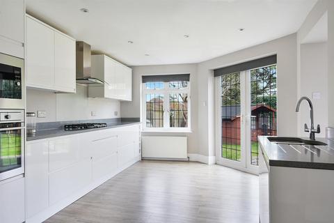 44 Southway, Carshalton, SM5 4HW