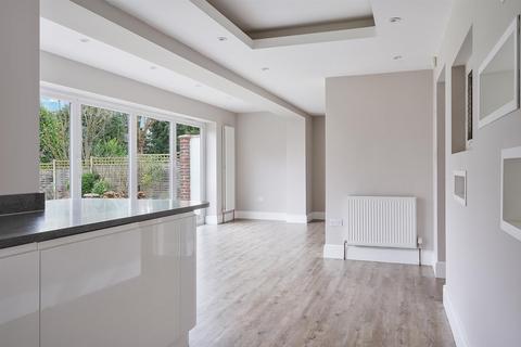 44 Southway, Carshalton, SM5 4HW