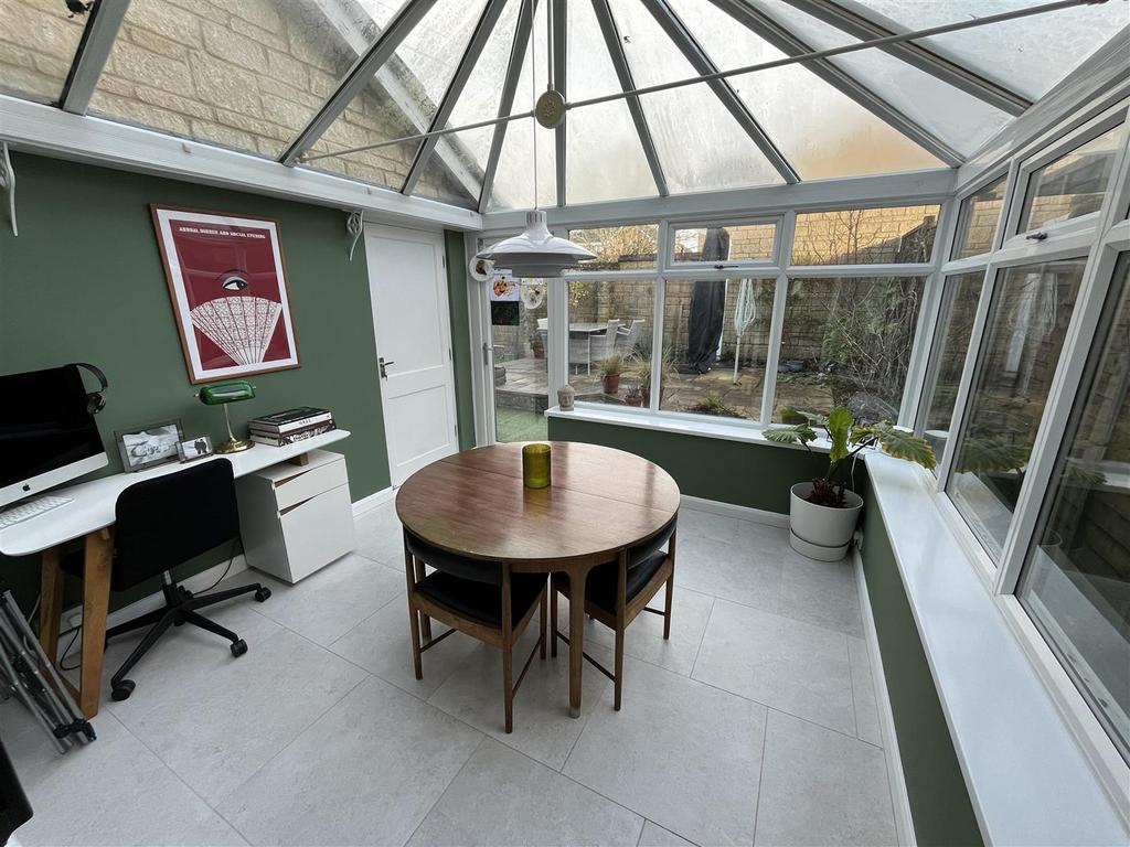 Celandine Way, Cepen Park North SN14 2 bed end of terrace house for sale £270,000