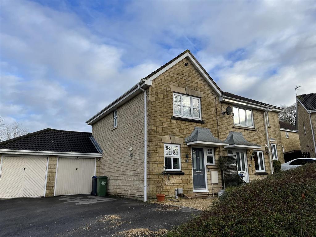 Celandine Way, Cepen Park North SN14 2 bed end of terrace house £270,000
