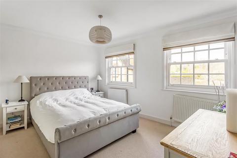 17 High Street, Oxted, RH8 9LN