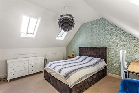 17 High Street, Oxted, RH8 9LN