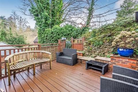 17 High Street, Oxted, RH8 9LN