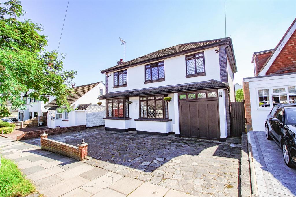 Flemming Avenue, LeighOnSea 4 bed detached house for sale £725,000