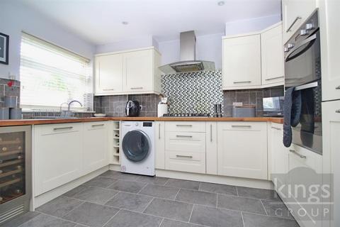 61 Claremont, Cheshunt, Waltham Cross, EN7 5QR