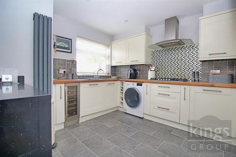 61 Claremont, Cheshunt, Waltham Cross, EN7 5QR