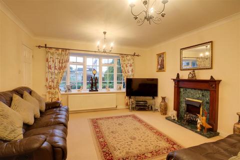 3 bedroom detached house for sale, Briarfields, Frinton-On-Sea CO13