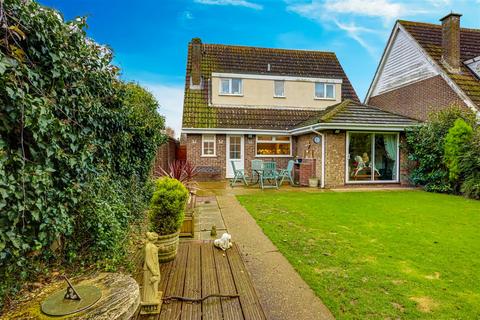 3 bedroom detached house for sale, Briarfields, Frinton-On-Sea CO13