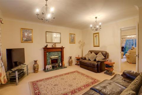 3 bedroom detached house for sale, Briarfields, Frinton-On-Sea CO13