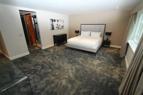 3 bedroom apartment to rent, Park Road, Bowdon