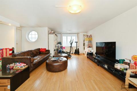 3 bedroom duplex for sale, St. Georges Square, Narrow Street, London, E14