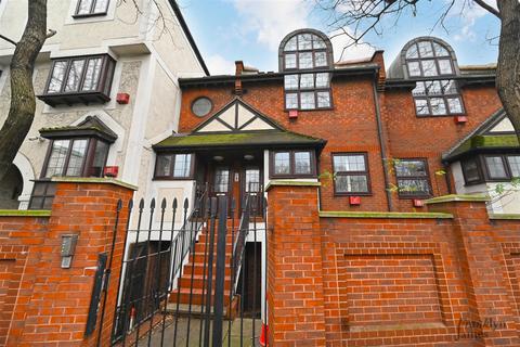 3 bedroom duplex for sale, St. Georges Square, Narrow Street, London, E14