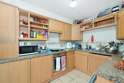 3 bedroom duplex for sale, St. Georges Square, Narrow Street, London, E14