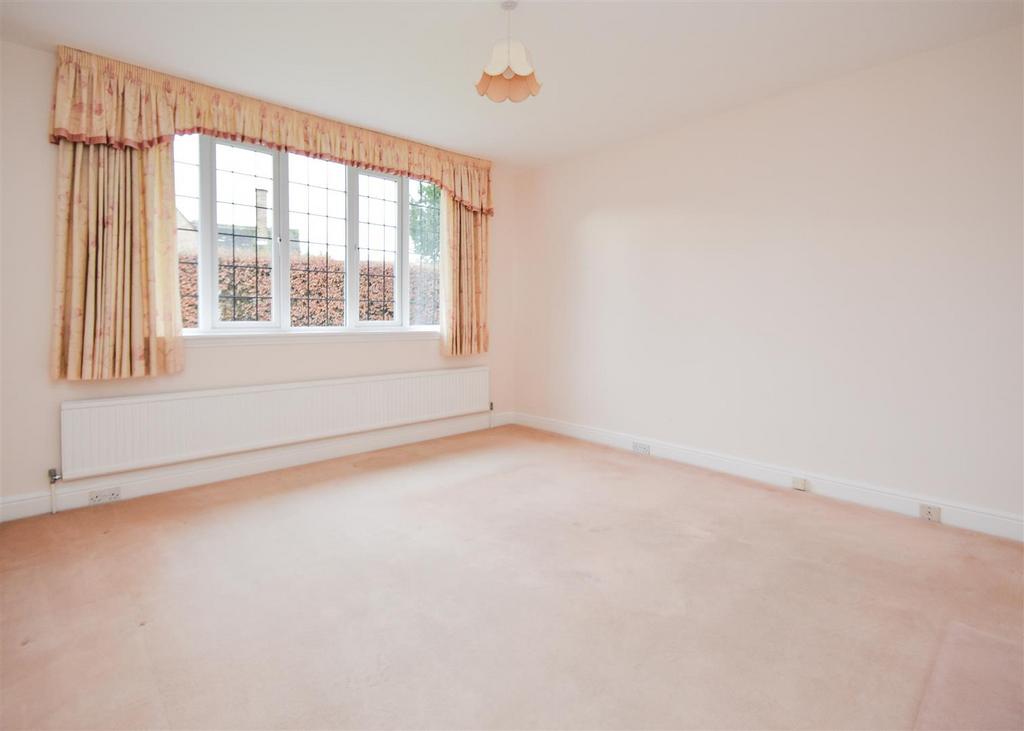 19 Clifton Road - Bedroom 1.jpg