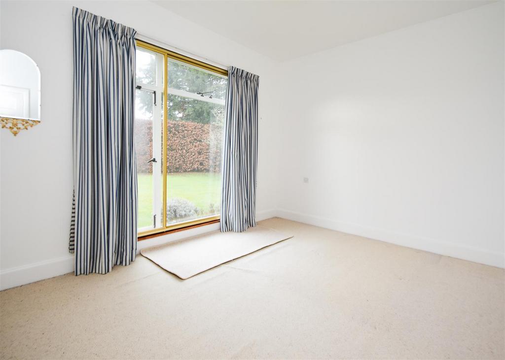 19 Clifton Road - Bedroom 2.jpg