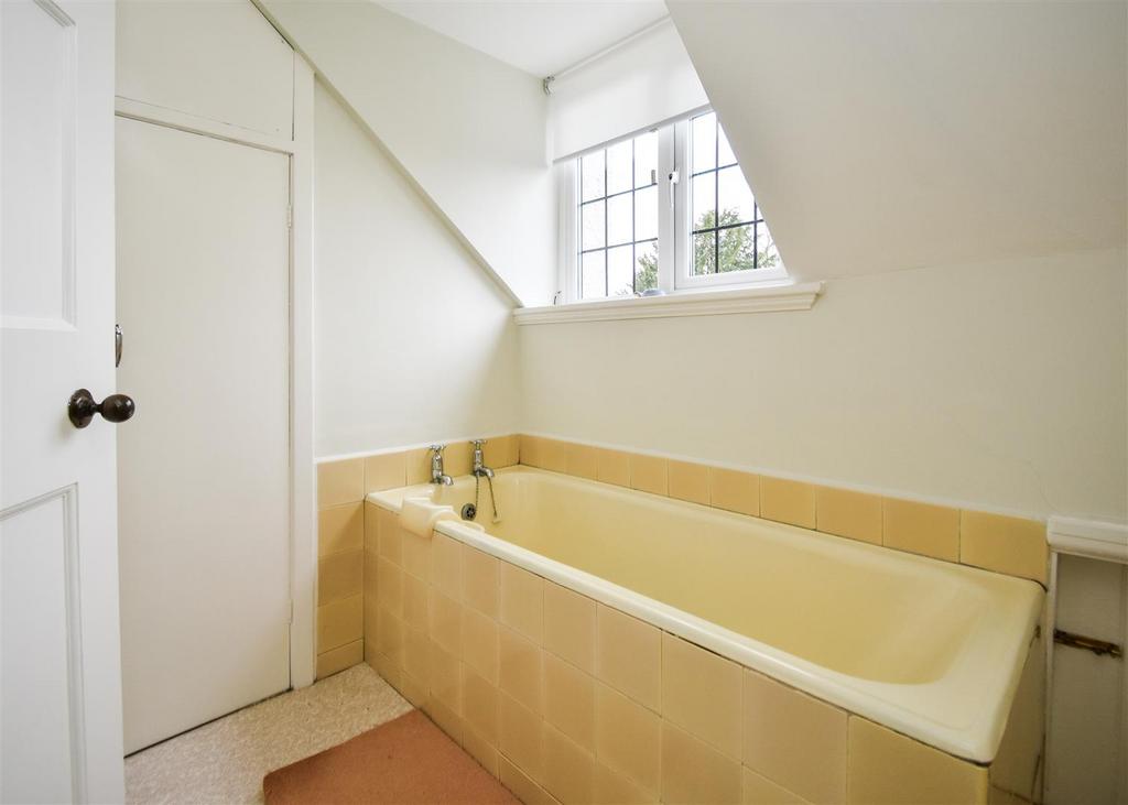 19 Clifton Road - Bathroom.jpg