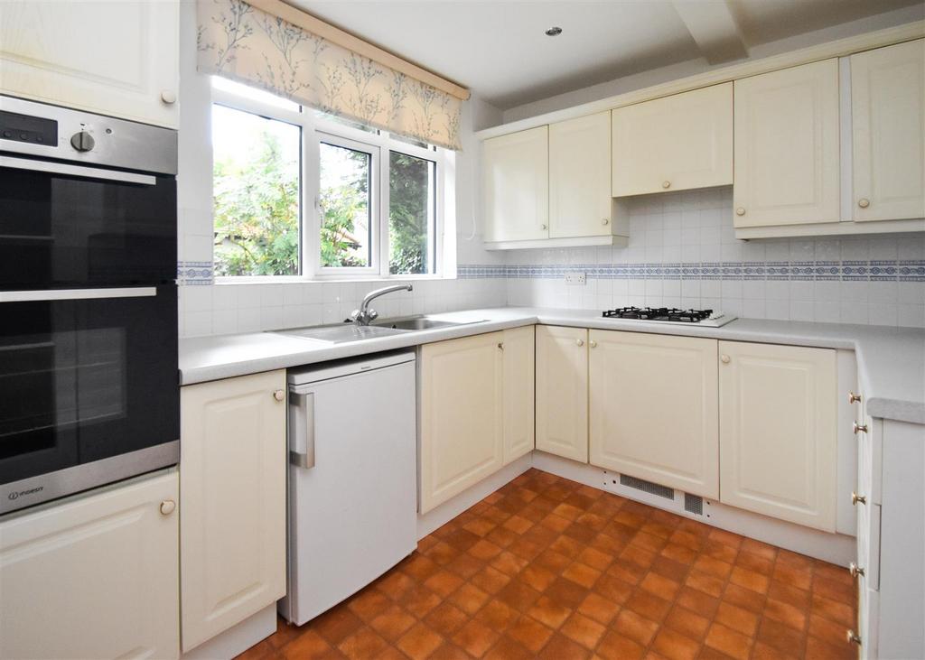 19 Clifton Road - Kitchen.jpg